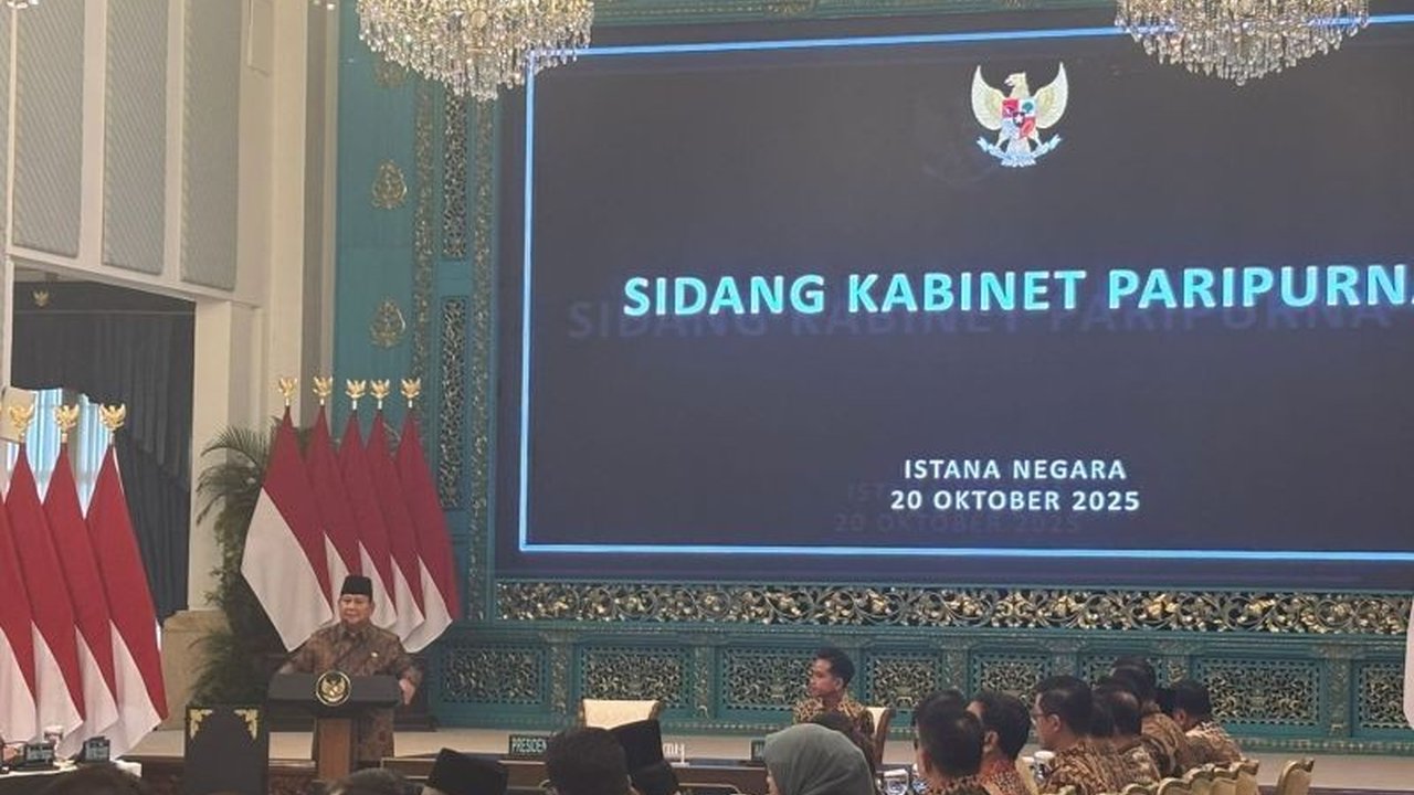 Presiden Prabowo Subianto umumkan proyek Giant Sea Wall di Pantura Jawa segera dibangun untuk melindungi 50 juta penduduk dari ancaman kenaikan air laut 5 cm per tahun.