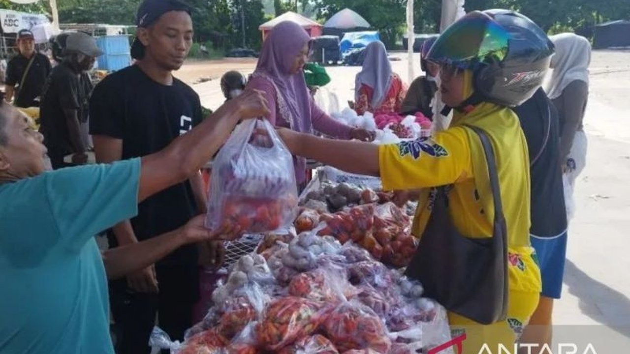 Pemerintah Bangka Selatan gencar adakan Gerakan Pangan Murah untuk stabilkan harga bahan pokok. Simak bagaimana program ini menjaga daya beli masyarakat di tengah inflasi!