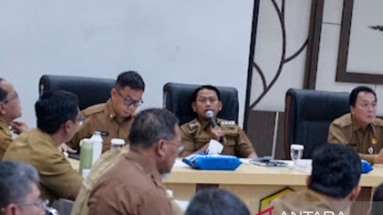 Pemerintah Kota Banjarmasin berupaya keras memaksimalkan penyerapan APBD Banjarmasin 2025 yang tersisa 32% di triwulan IV. Akankah target tercapai tepat waktu?