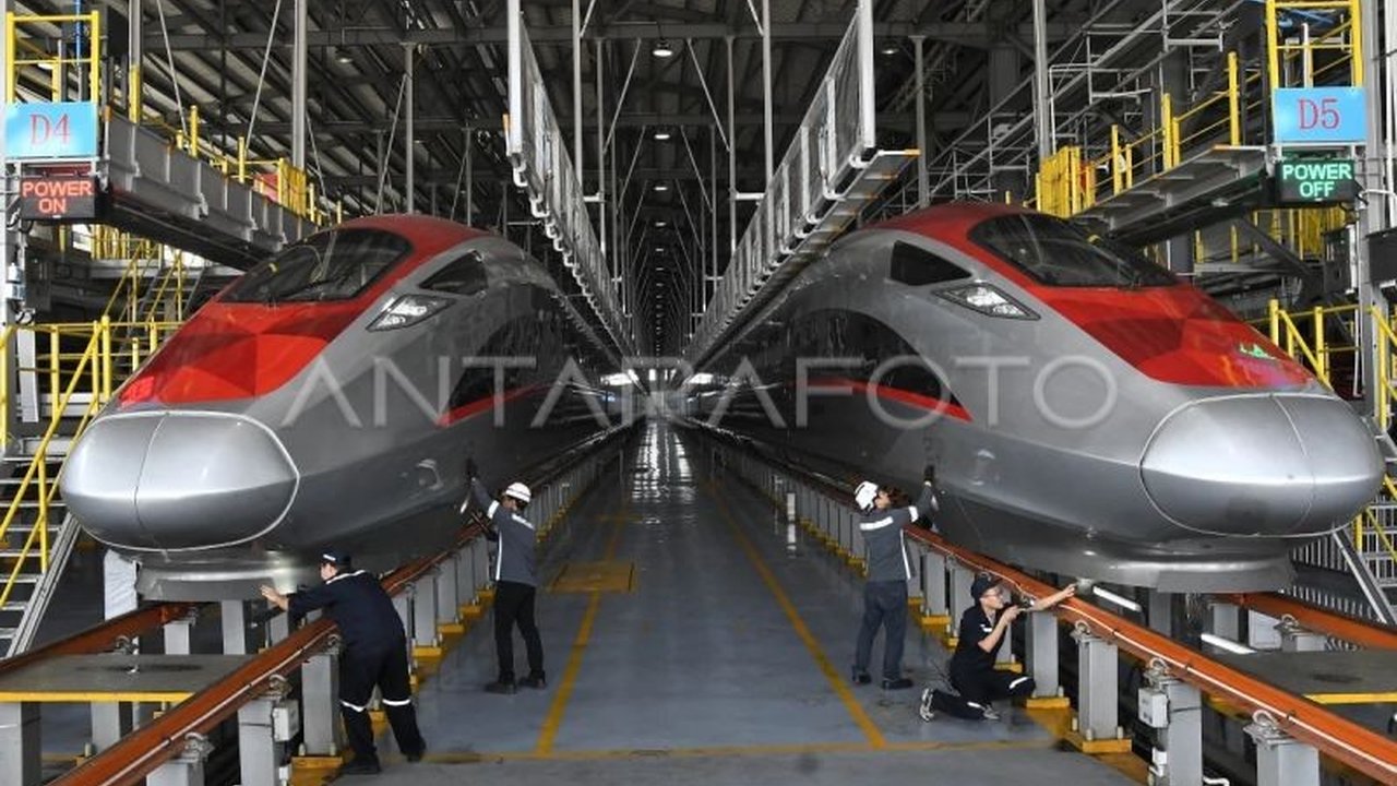 Menko AHY menekankan pentingnya menjaga kesehatan PT KAI di tengah pembahasan penyelesaian utang Kereta Cepat Indonesia China (KCIC) yang mencapai triliunan rupiah. Apa saja opsi yang dikaji pemerintah?