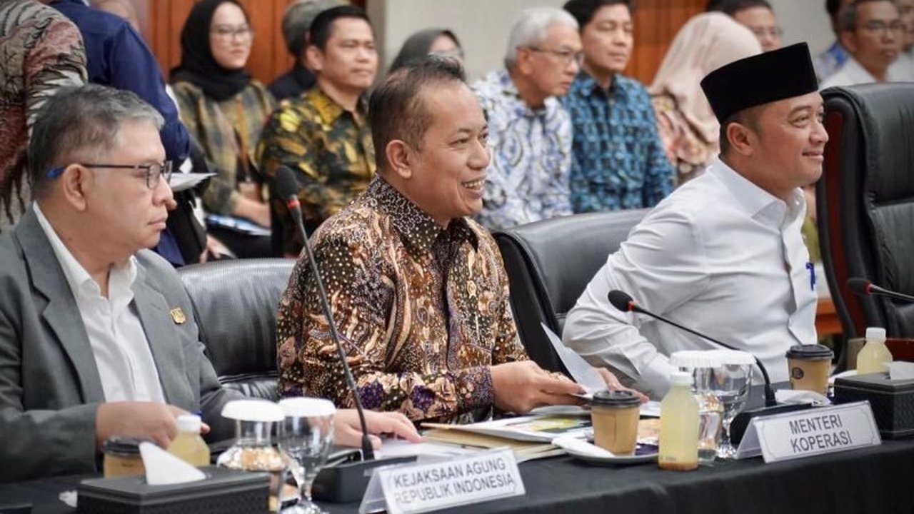 Program Kopdes Merah Putih telah menyerap 681 tenaga kerja hingga September 2025, dengan target ambisius 1,3 juta orang. Simak upaya pemerintah mencapai target ini!