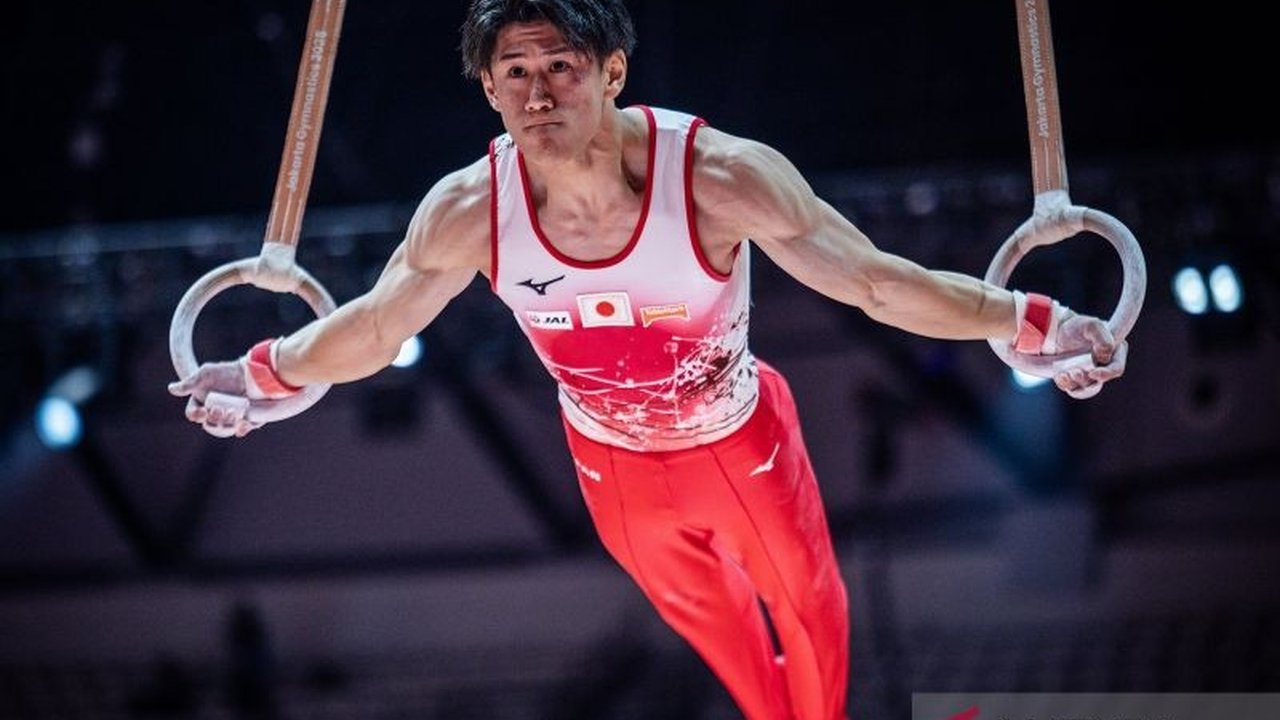 Daiki Hashimoto Senam Artistik kembali ukir sejarah! Pesenam Jepang ini raih gelar juara dunia All-Around ketiga kalinya di Indonesia Arena, Jakarta. Simak dominasinya!