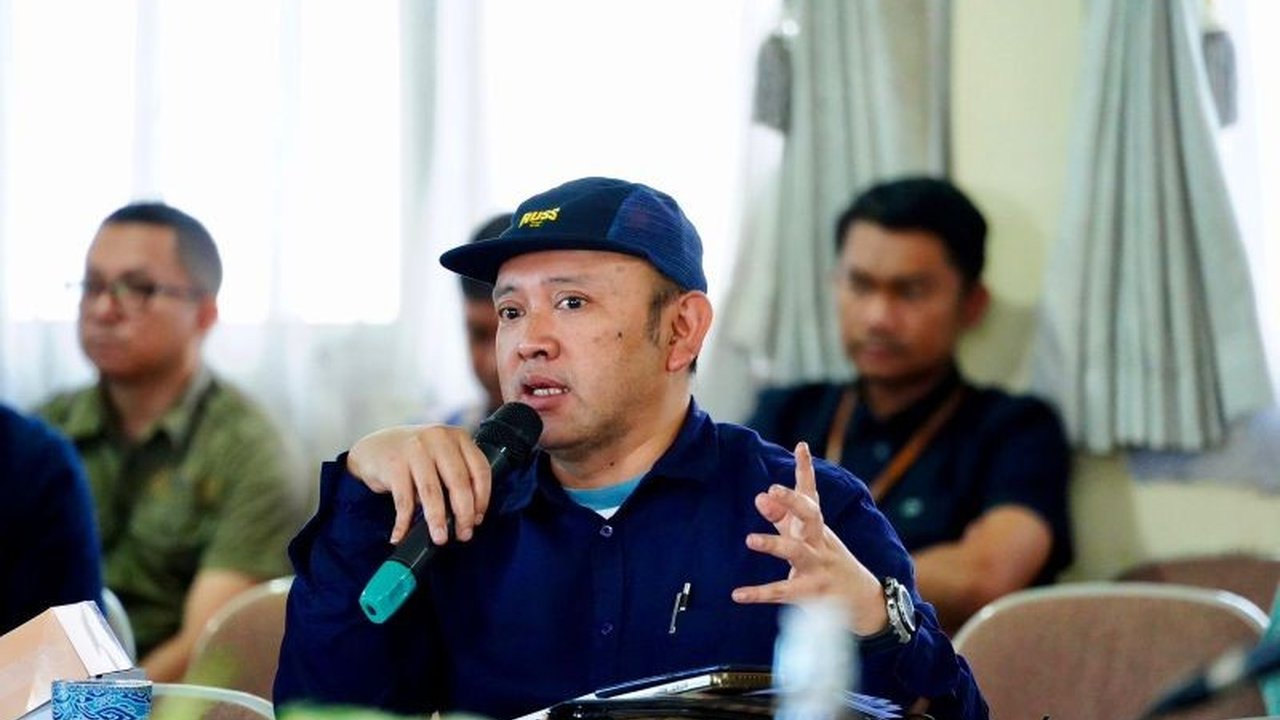 Anggota DPRD Jabar mendesak pengetatan Pengawasan Program Makan Bergizi Gratis (MBG) di tengah temuan lemahnya koordinasi, kualitas dapur, dan ribuan kasus keracunan, memicu pertanyaan tentang efektivitasnya.