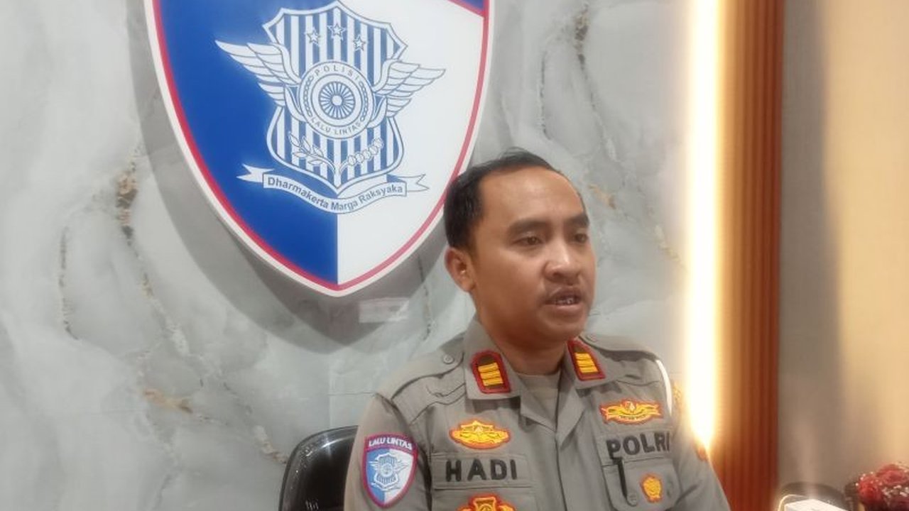 Data terbaru menunjukkan 484 kecelakaan roda dua di Jambi, dengan 48 korban jiwa. Polisi mengimbau pengendara waspada, terutama di malam hari dan musim hujan, untuk menekan angka kecelakaan Jambi.
