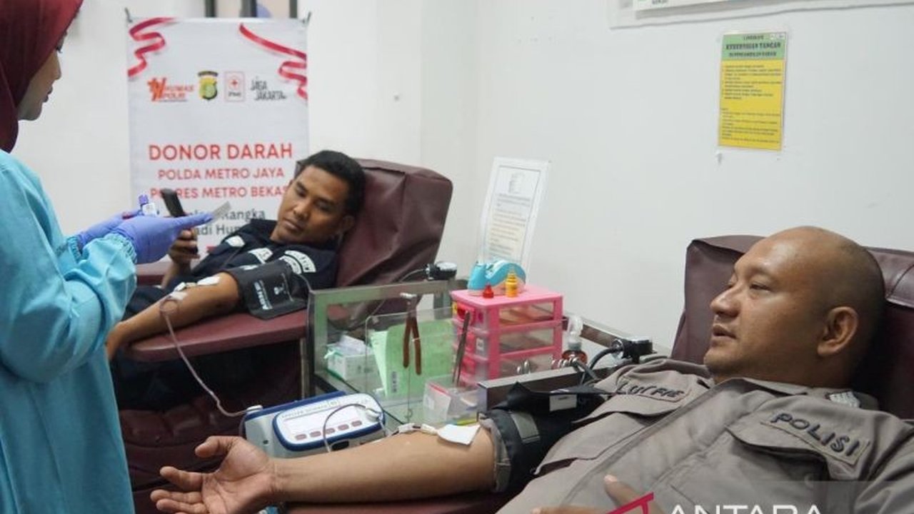 Seksi Humas Polres Metro Bekasi menggelar kegiatan Donor Darah Polres Bekasi dalam rangka memperingati Hari Jadi ke-74 Humas Polri, menarik perhatian berbagai kalangan. Simak selengkapnya!