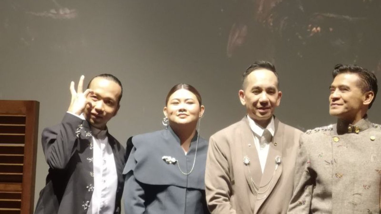Koreografer Boby Ari Setiawan mengungkap kiat konsisten di balik Koreografi Zombie Abadi Nan Jaya, menciptakan gerakan mayat hidup yang logis dan konsisten. Penasaran bagaimana?