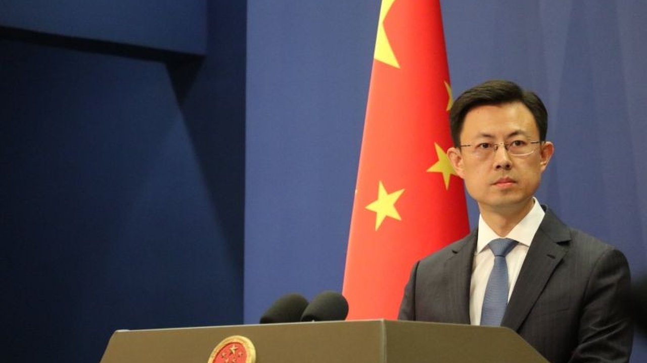 China menolak berkomentar terkait peluncuran rudal balistik jarak pendek oleh Korea Utara ke Laut Jepang, insiden pertama sejak Presiden Korsel baru menjabat.
