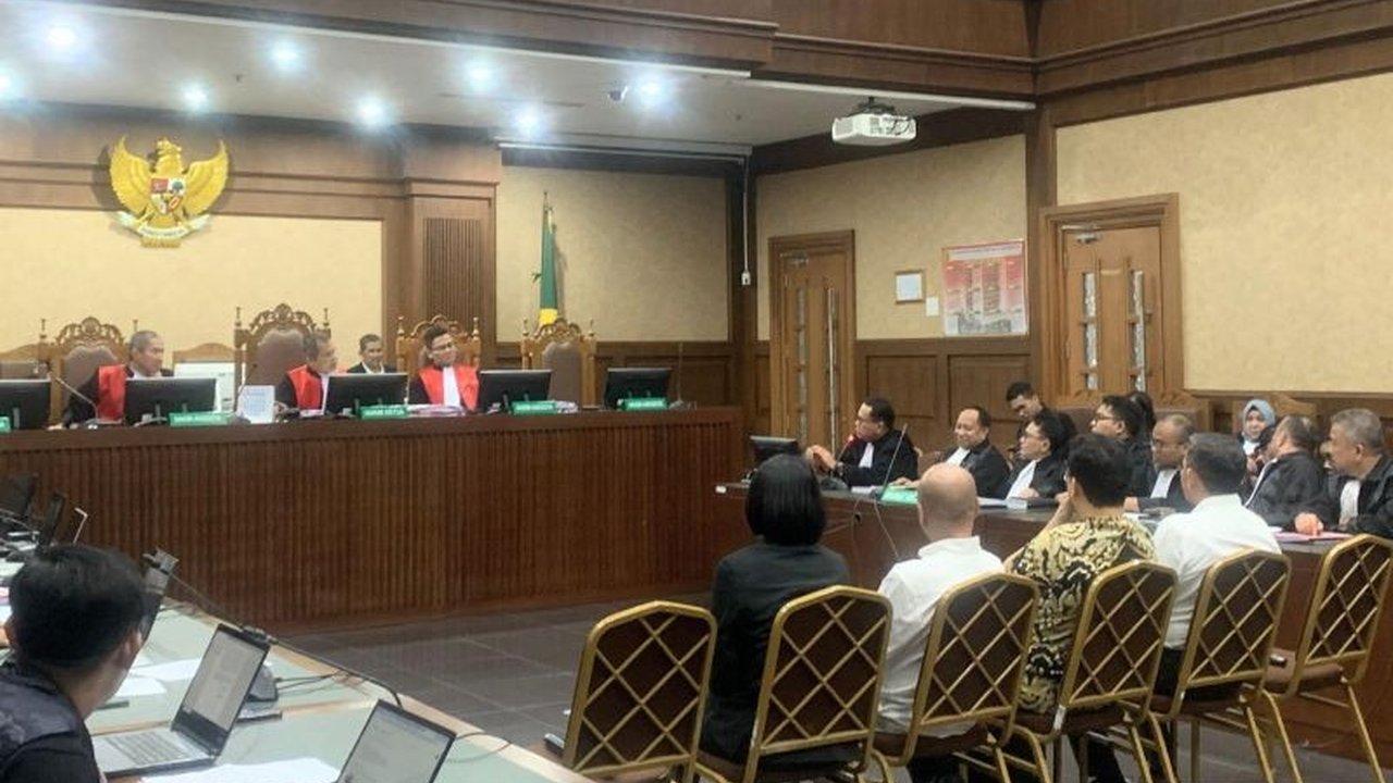Advokat Marcella Santoso didakwa atas kasus suap Rp40 miliar dan TPPU Rp52,5 miliar terkait pengondisian vonis lepas perkara CPO, mengungkap jaringan kompleks.