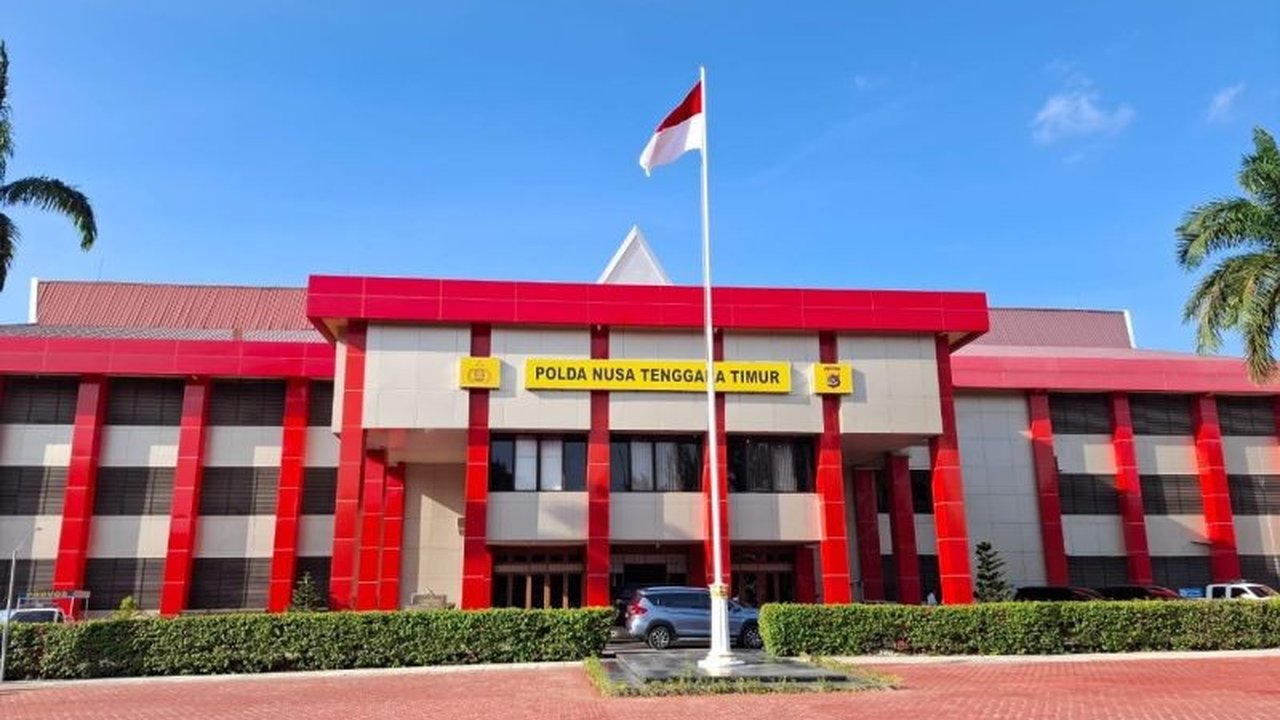 Polda NTT berhasil mengungkap kasus Oknum Polisi Pinjamkan Senjata Api ke warga Bali, yang ternyata telah hilang sejak 2017. Bagaimana kasus ini akhirnya terkuak?