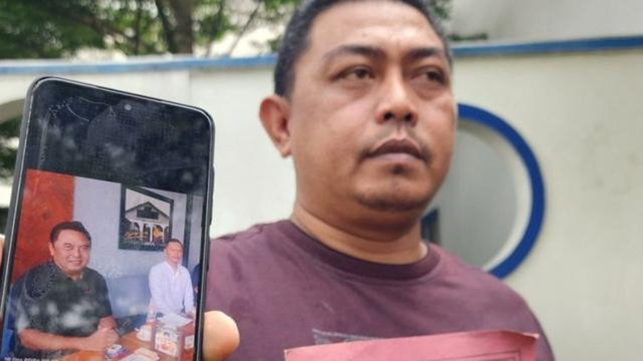 Dwi Purwanto, warga Kabupaten Pekalongan melaporkan kasus dugaan penipuan berkedok seleksi penerimaan calon taruna Akpol Semarang ke Polda jateng. (Liputan6.com/ Dok Is