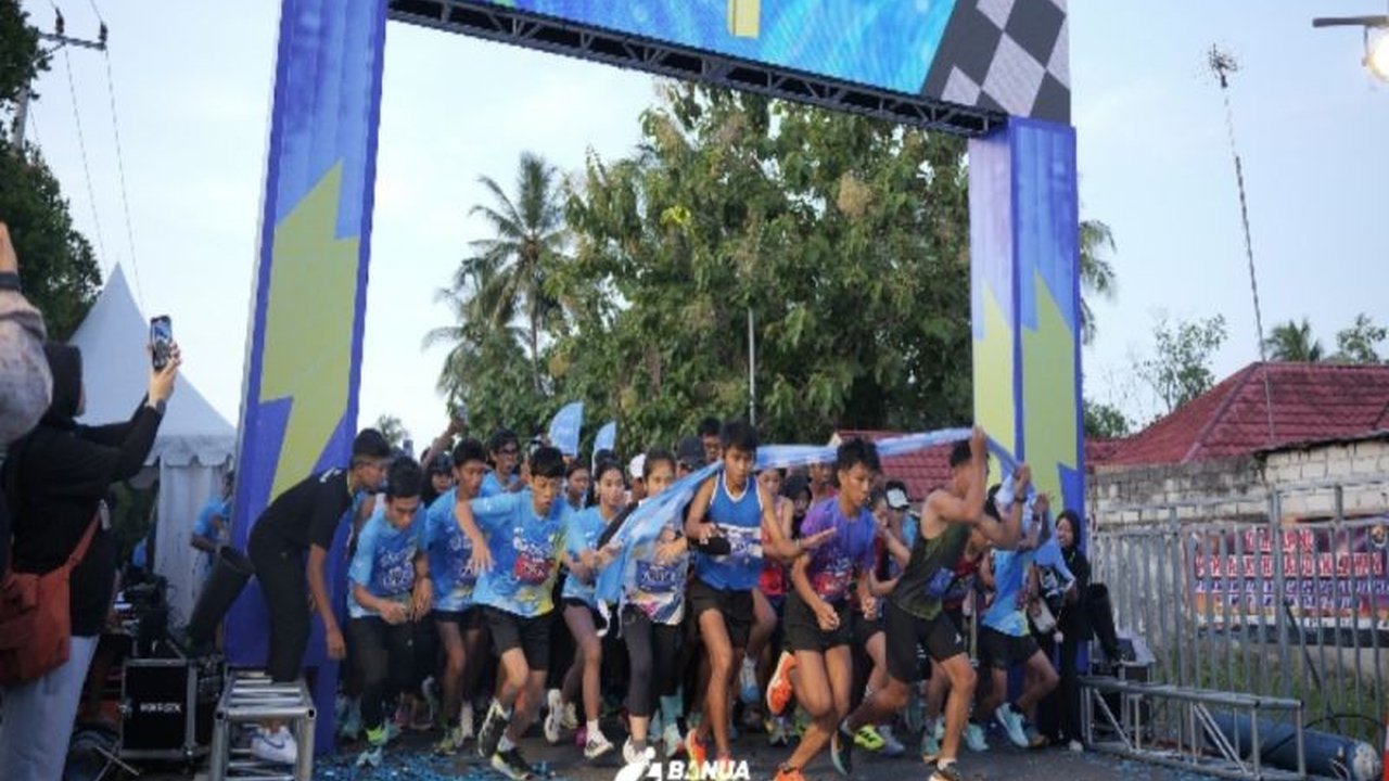 PLN UID Kalselteng sukses gelar Banua Electric Run 2025, ajak 2.750 pelari kurangi emisi karbon dan bantu keluarga prasejahtera. Simak dampak positifnya!