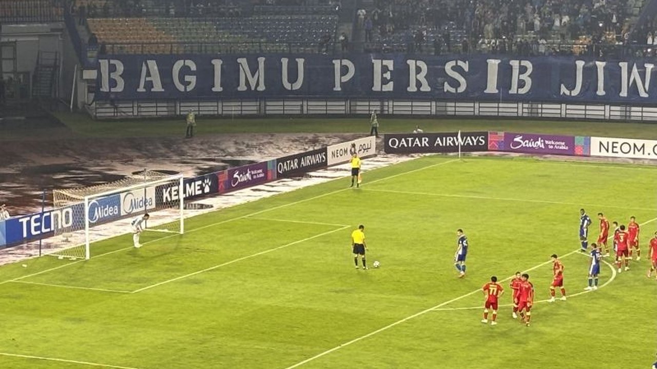 Persib Bandung berhasil memimpin klasemen ACL 2 Grup G setelah kemenangan gemilang 2-0 atas Selangor FC. Akankah Maung Bandung terus melaju di kompetisi bergengsi ini?