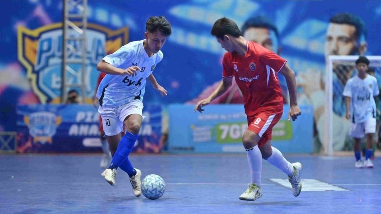 Puncak turnamen futsal pelajar terbesar, Piala by.U 2025, akan mempertemukan 27 tim juara dari seluruh Indonesia di GOR Jatidiri Semarang untuk memperebutkan gelar nasional.