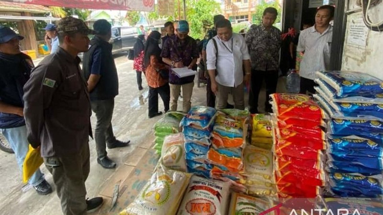 Tim Badan Pangan Nasional (Bapanas) dan Polda Bangka Belitung intensif memantau mutu serta HET beras di gudang distributor dan pasar. Temukan bagaimana ketergantungan pasokan luar pulau memengaruhi harga komoditas pokok ini dan upaya menjaga stabilitas HE