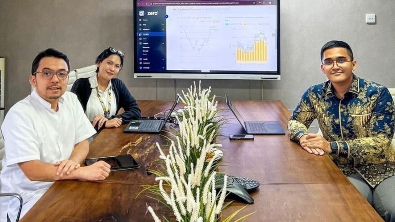 PT Mitra Kiara Indonesia (MKI) menggandeng Zeroe untuk mengevaluasi dampak karbon investasi, menandai langkah revolusioner dalam dekarbonisasi industri. Bagaimana dampaknya terhadap target net-zero Indonesia?