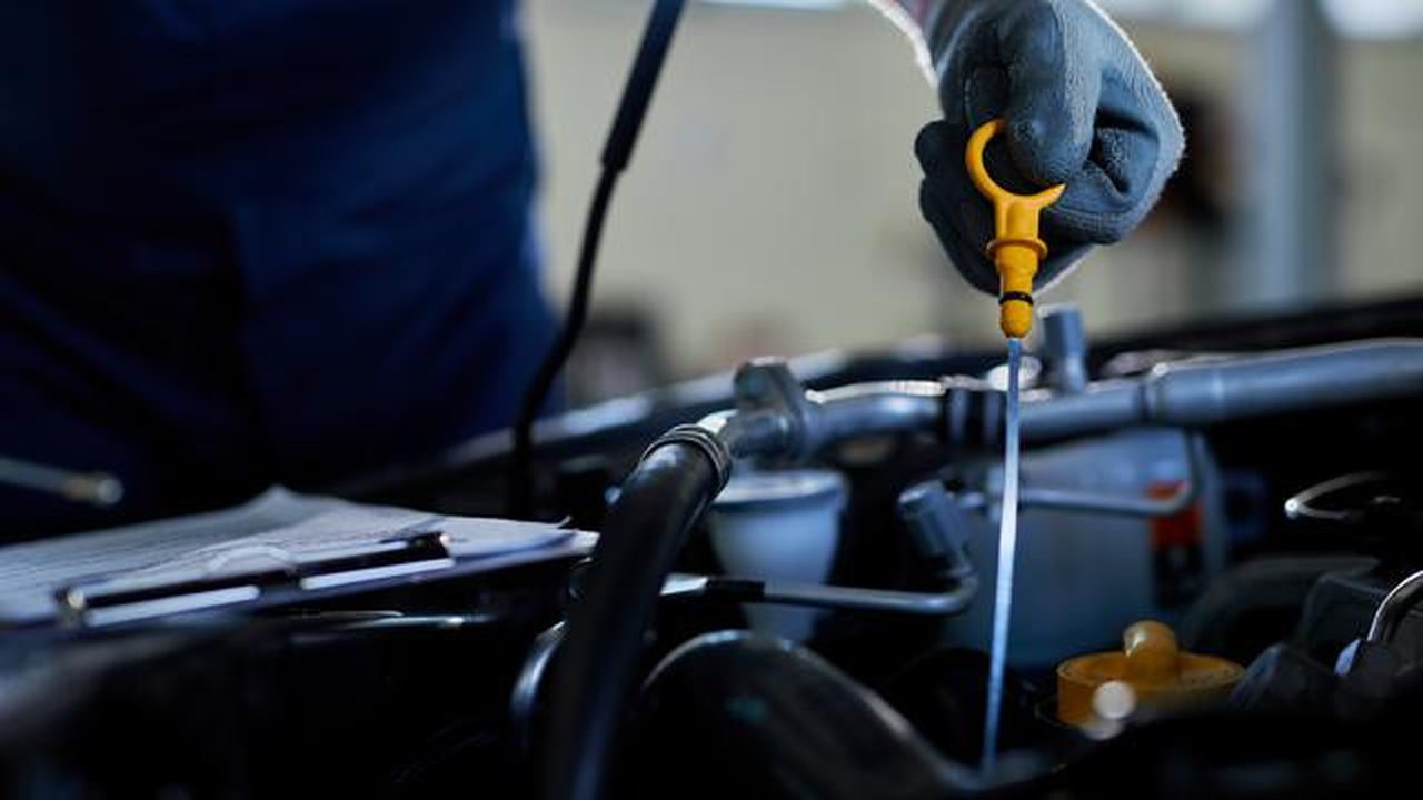 Oil pump yang rusak berdampak pada performa mesin mobil (Freepik)