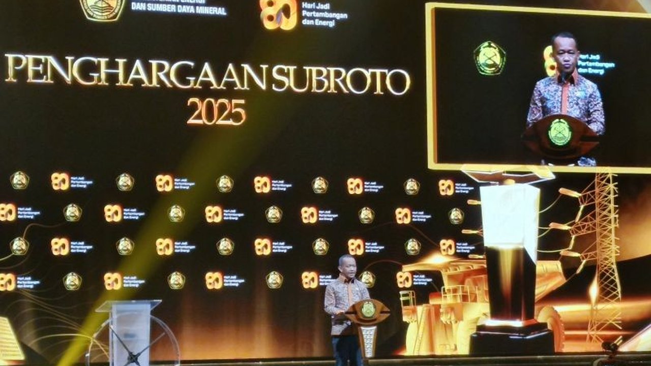 Menteri ESDM Bahlil Lahadalia sedang merumuskan strategi agar implementasi Biodiesel B50 pada 2026 tidak membebani biaya. Bagaimana pemerintah akan menjaga harga?