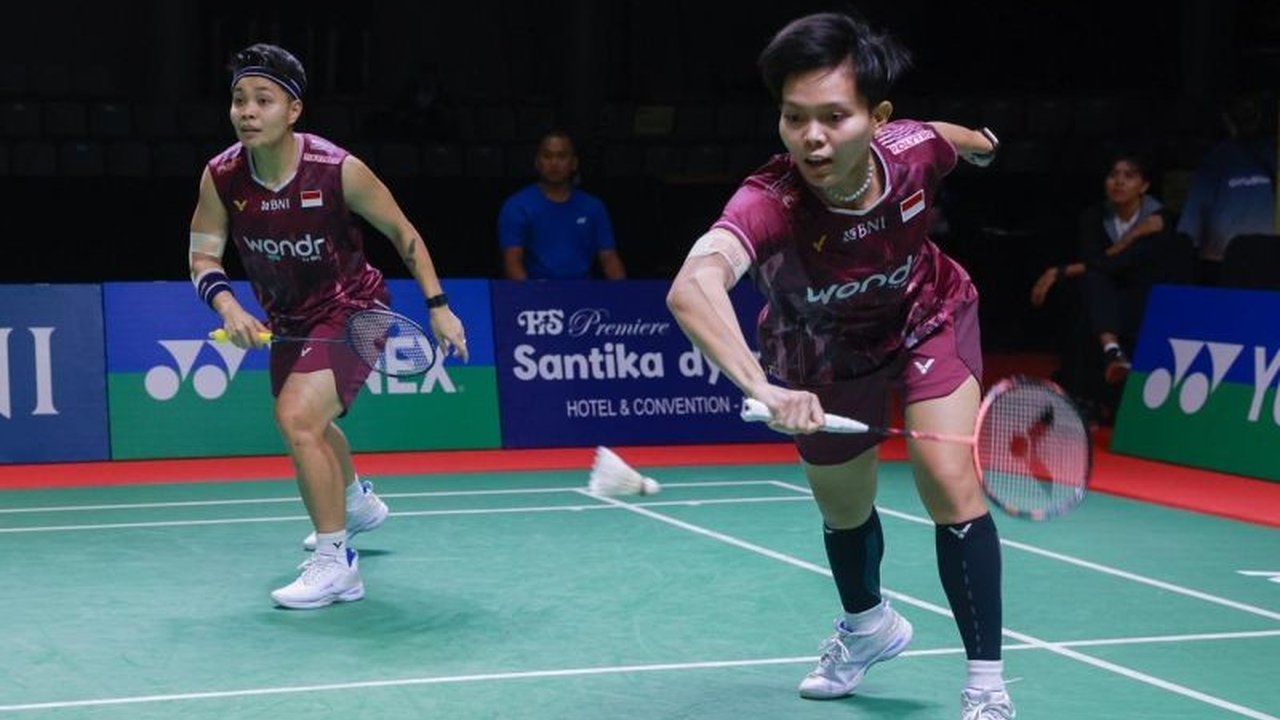 Ganda Putri Indonesia Masters II membuka lebar peluang tuan rumah meraih gelar juara setelah dua wakilnya melaju ke semifinal, akankah sejarah tercipta?