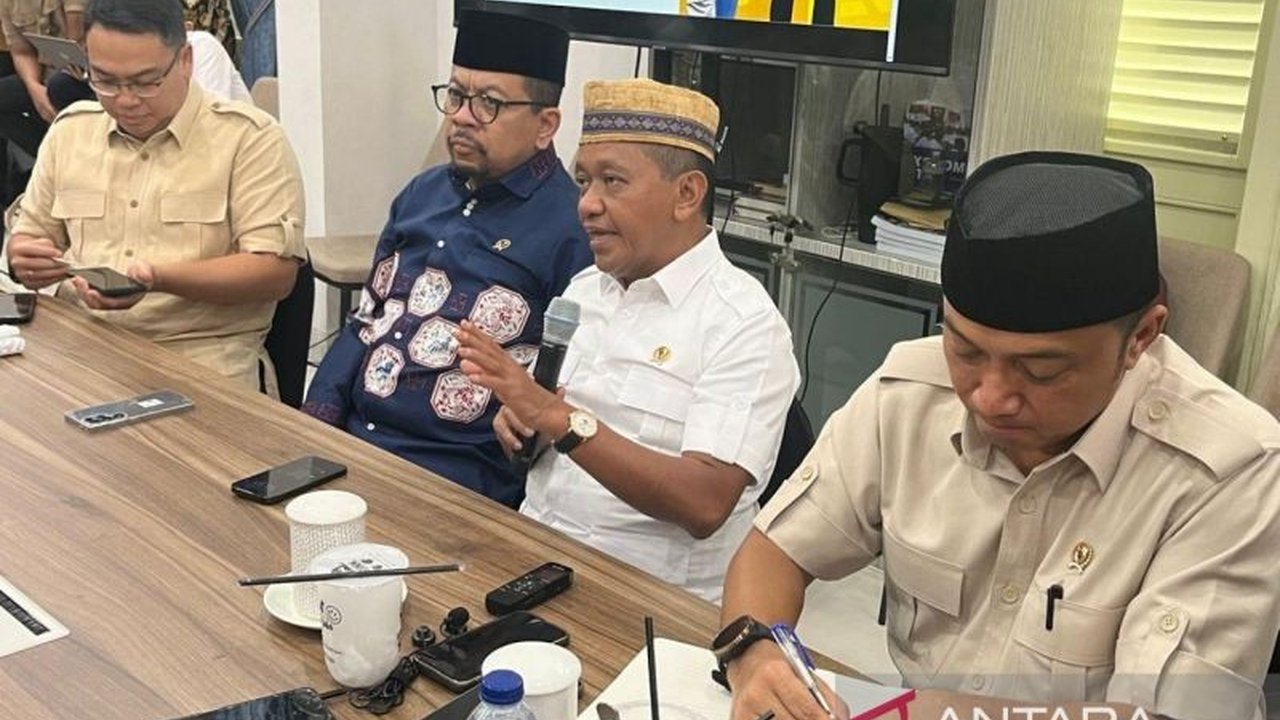 Menteri ESDM Bahlil Lahadalia umumkan proyek DME hilirisasi batubara akan dieksekusi bertahap mulai awal 2026. Langkah strategis ini diharapkan mampu menekan ketergantungan impor LPG Indonesia.