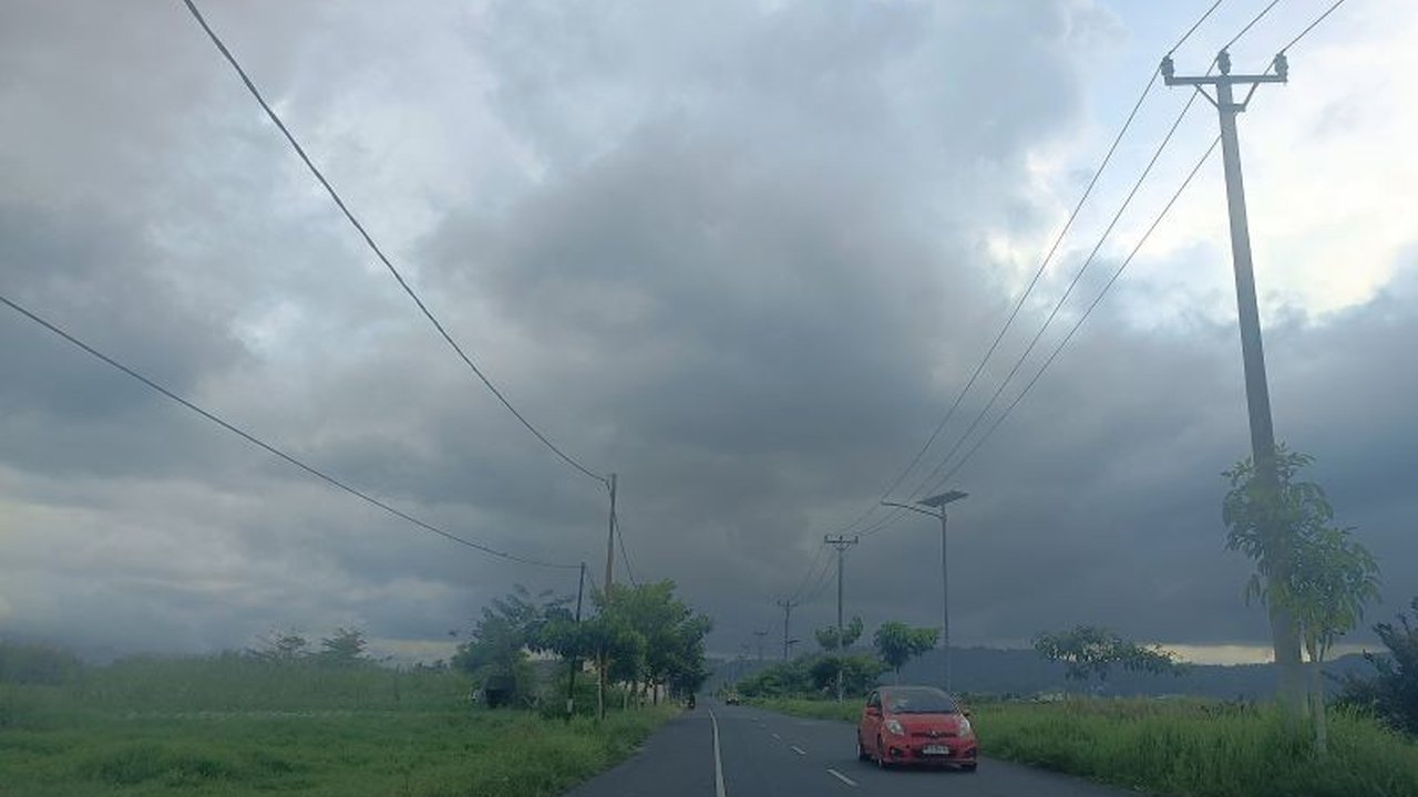 BMKG mengingatkan 10 kabupaten/kota di Sulawesi Utara waspada potensi Bencana Hidrometeorologi hingga 26 Oktober 2025. Fenomena atmosfer ekstrem jadi pemicu, apakah wilayah Anda termasuk?