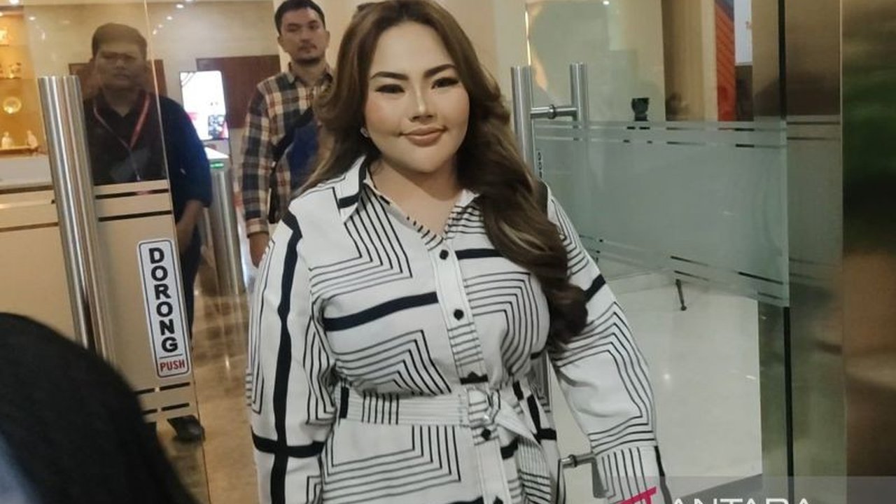 Meskipun ditetapkan sebagai tersangka, Lisa Mariana tidak ditahan dalam kasus pencemaran nama baik Ridwan Kamil. Apa dasar hukum di balik keputusan penyidik Polri ini yang membuat Lisa Mariana tidak ditahan?