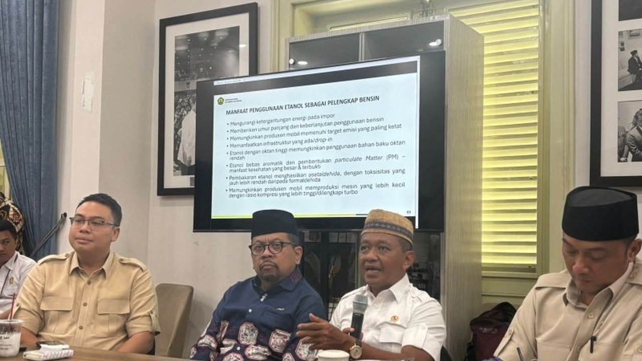 Menteri ESDM Bahlil Lahadalia menargetkan lelang EPC Blok Masela pada 2026 setelah penantian 26 tahun. Proyek gas raksasa ini diharapkan dongkrak lifting gas nasional, bagaimana dampaknya?