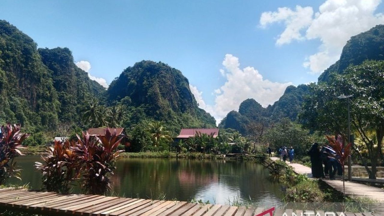Dulu sepi, kini Wisata Rammang-Rammang di Maros, Sulsel, menjadi magnet ekonomi. Bagaimana pegunungan karst terbesar kedua dunia ini mengubah nasib warga lokal?