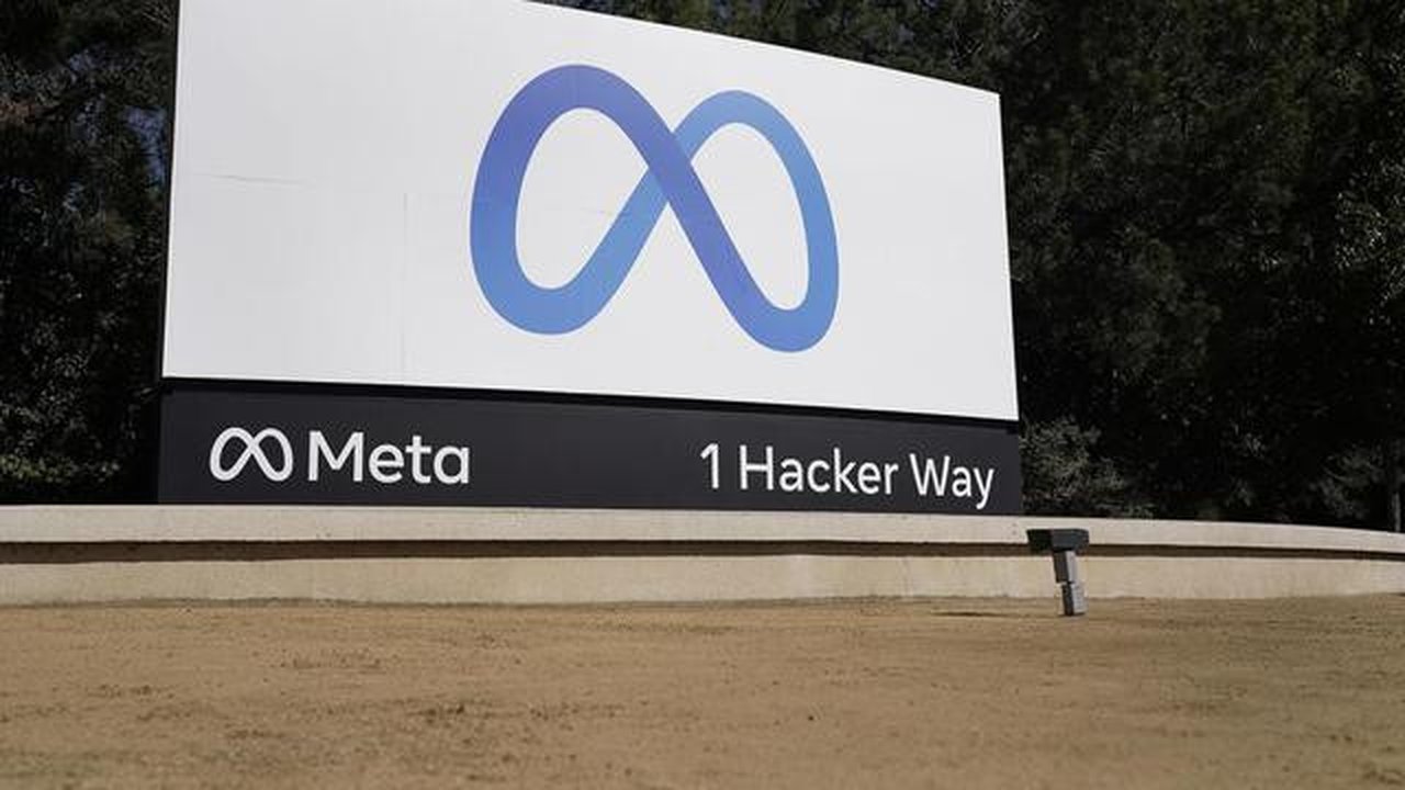 Facebook meluncurkan tanda Meta baru mereka di kantor pusat perusahaan di Menlo Park, California, Kamis, 28 Oktober 2021. Facebook Inc. yang diperangi mengubah namanya menjadi Meta Platforms