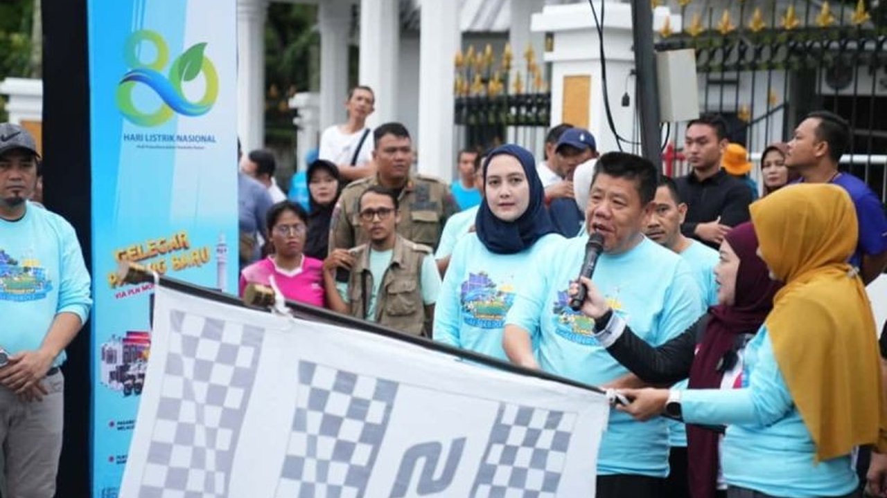 Ribuan warga antusias mengikuti Jalan Sehat Hari Listrik Nasional ke-80 di Pangkalpinang, Babel, dilepas Gubernur Hidayat Arsani. Apa pesan penting PLN dan pemerintah daerah untuk sinergi energi?