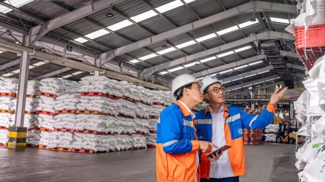 PT Pupuk Kaltim mengumumkan total **stok pupuk Pupuk Kaltim** mencapai 161.993 ton hingga 22 Oktober 2025, menjamin pasokan aman untuk musim tanam. Bagaimana komitmen ini menjaga ketahanan pangan nasional?