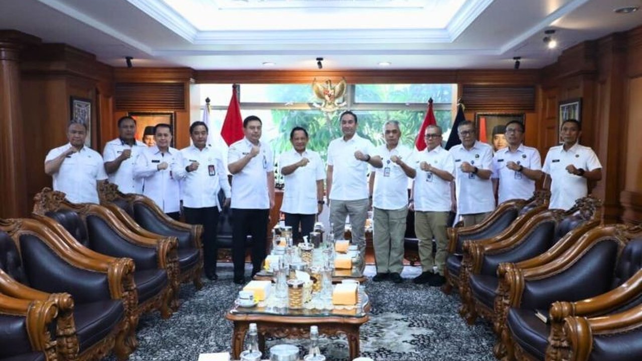 Kepala BNN RI mengusulkan program Desa Bersinar menjadi program nasional, langkah strategis untuk memperkuat upaya Pencegahan dan Pemberantasan Narkoba di seluruh Indonesia.