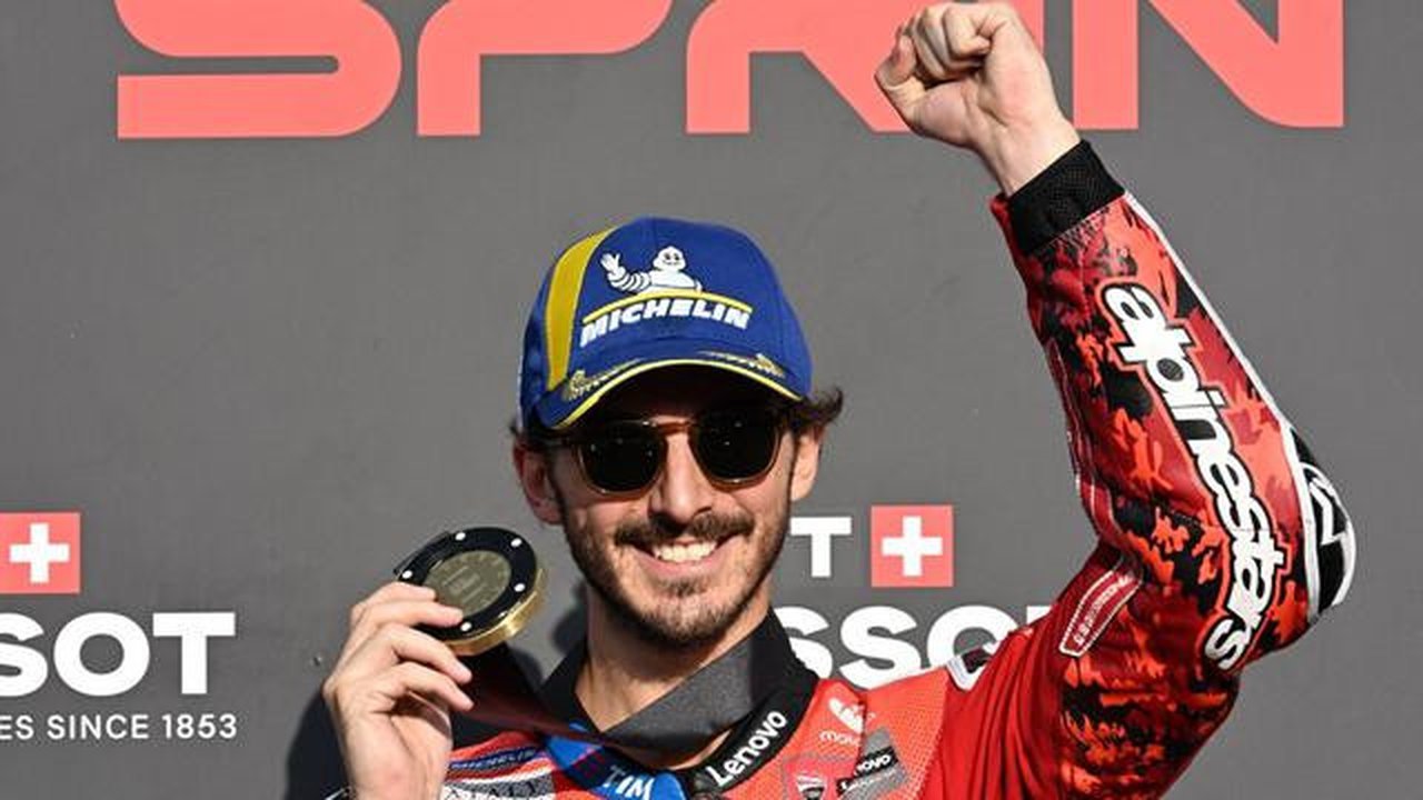 Pembalap Ducati Lenovo, Francesco Bagnaia, berhasil meraih podium juara pada sprint race MotoGP Jepang 2025 di Sirkuit Motegi, Sabtu (27/9/2025) pagi WIB. (AFP/Toshifumi KITAMURA)