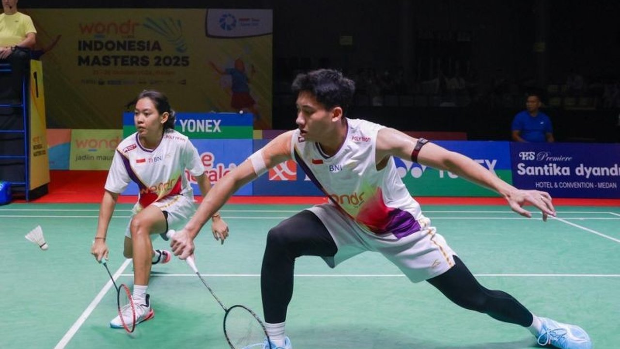 Ganda campuran unggulan pertama, Marwan Faza/Aisyah Salsabila Putri Pranata, berhasil mengamankan tiket final Indonesia Masters II 2025. Bagaimana perjuangan mereka melawan pasangan China yang tangguh?