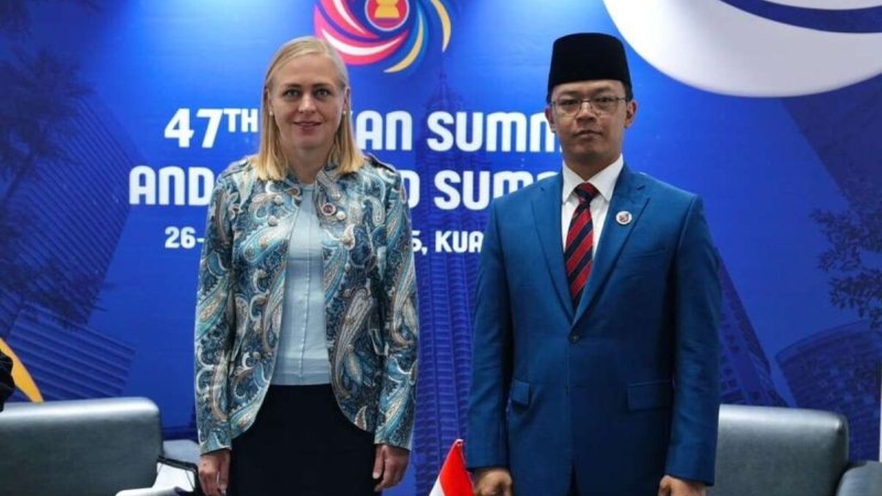 Indonesia dan Finlandia memperkuat Kerja Sama Indonesia Finlandia di bidang digitalisasi dan pengembangan SDM. Temukan bagaimana komitmen ini akan membentuk masa depan ekonomi digital kedua negara.