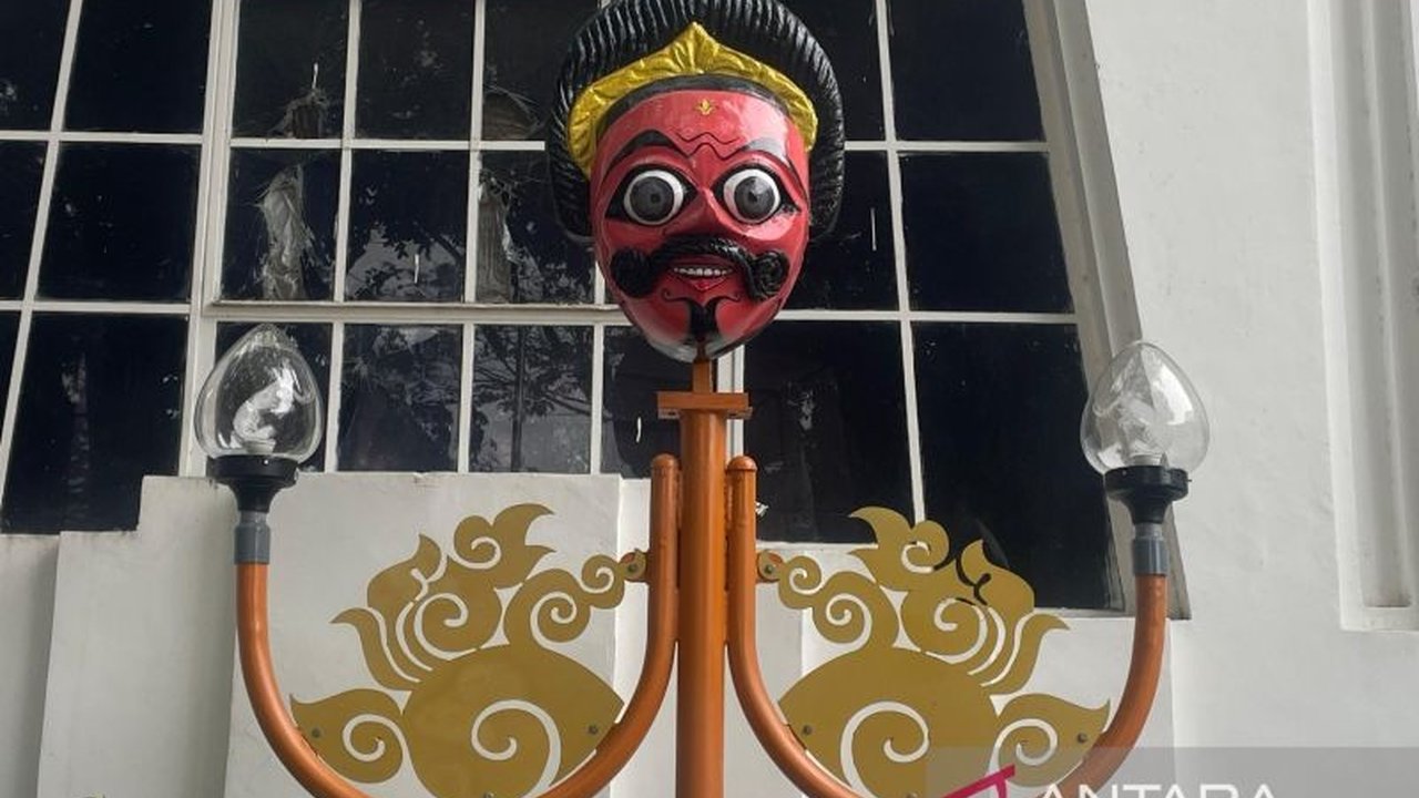 DPRD Kota Cirebon mendesak Pemda segera menuntaskan Perwal Penanda Visual untuk memperkuat identitas budaya dan daya tarik wisata. Bagaimana regulasi ini akan mengubah wajah kota?