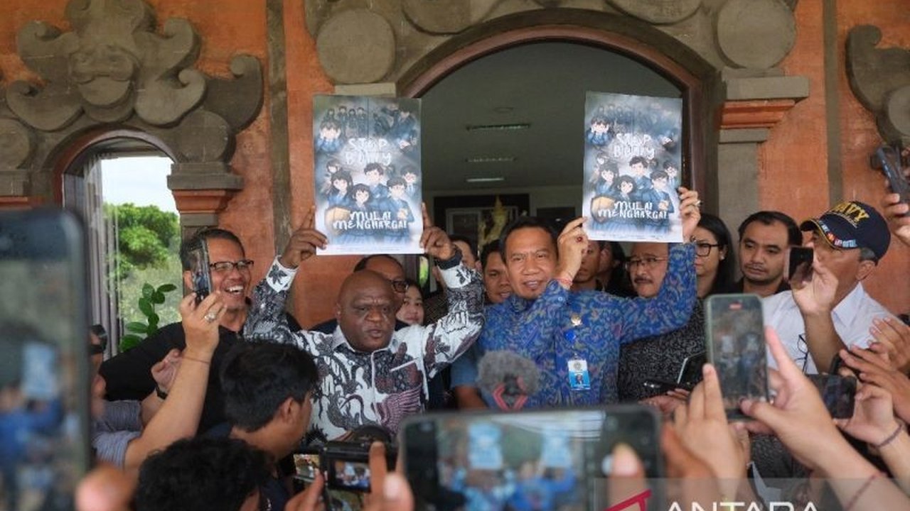 Menteri HAM Natalius Pigai menyoroti meluasnya fenomena perundungan di semua jenjang pendidikan, dari SD hingga universitas. Simak imbauan tegasnya kepada lembaga pendidikan untuk mengawasi sistem pencegahan kekerasan demi menyelamatkan generasi bangsa.
