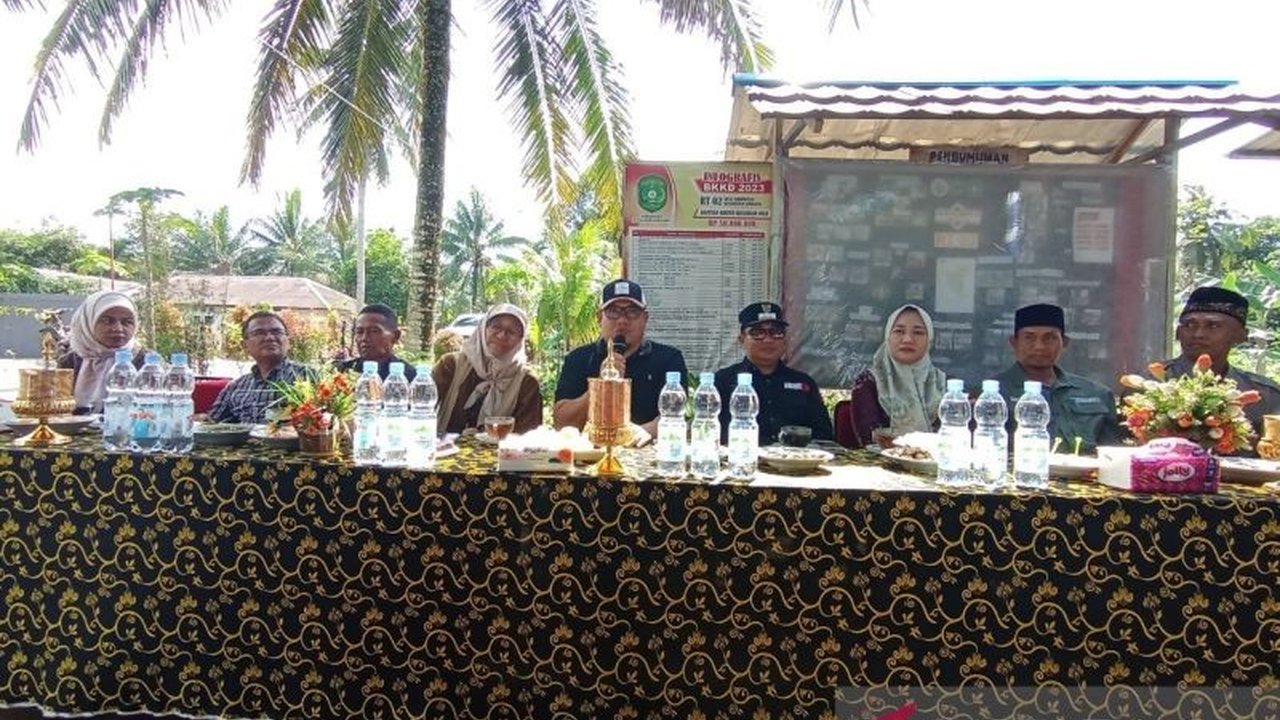 Pemerintah Kutai Kartanegara mengalokasikan Rp50 juta per RT Kukar untuk pengentasan kemiskinan dan berbagai kegiatan inovatif. Simak bagaimana dana ini mengubah wajah RT!