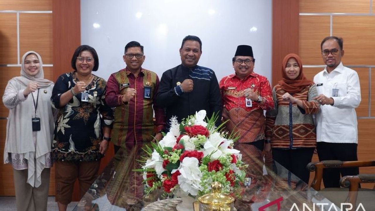Pemerintah Provinsi Maluku bergerak cepat menyelaraskan Perda dan hukum adat demi suksesnya implementasi KUHP baru yang mengakui 'living law', memicu pertanyaan tentang bagaimana harmonisasi ini akan berjalan.