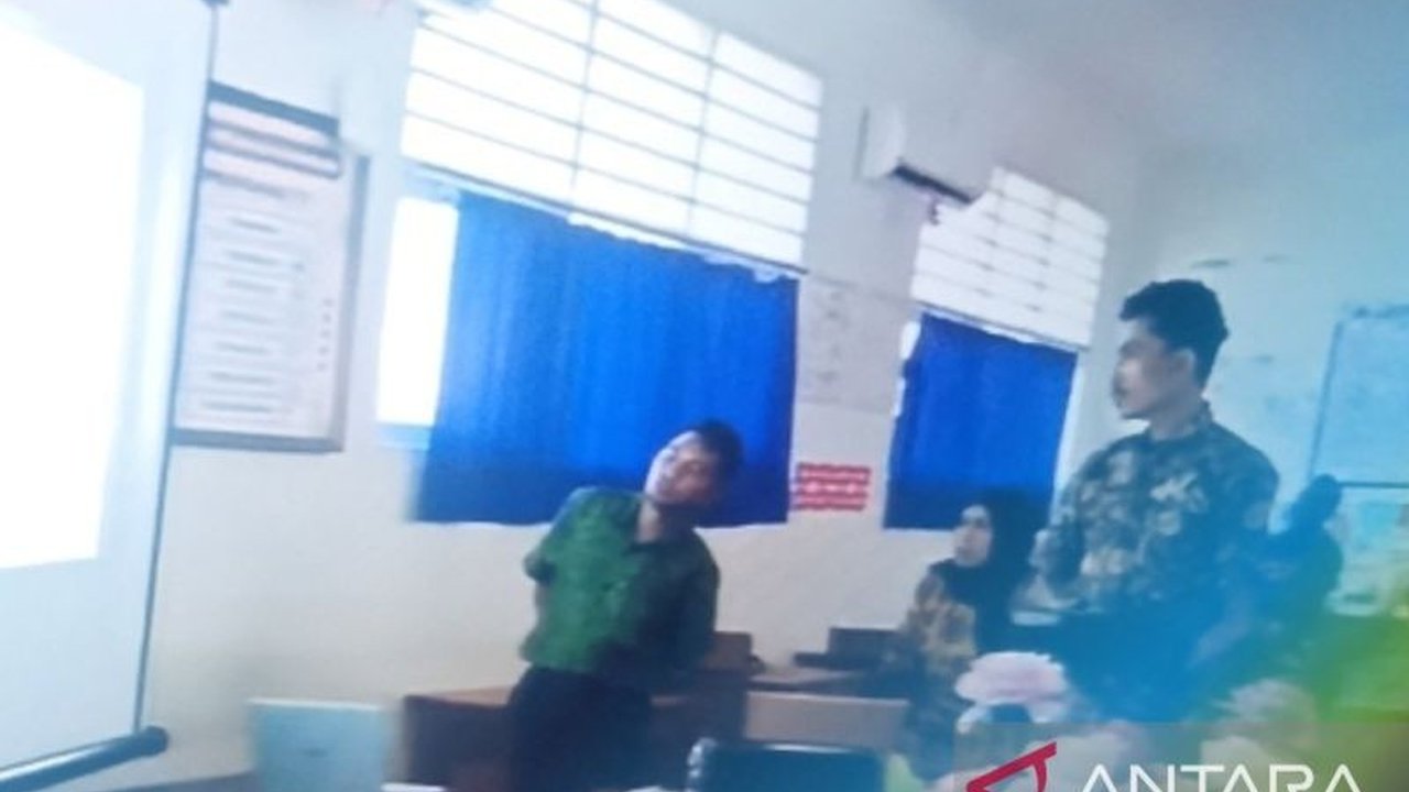 Dinas Pendidikan Biak Numfor mengonfirmasi program Kemendikdasmen untuk bantuan Smart TV Pembelajaran Digital demi pemerataan kualitas pendidikan. Apa manfaatnya bagi sekolah?