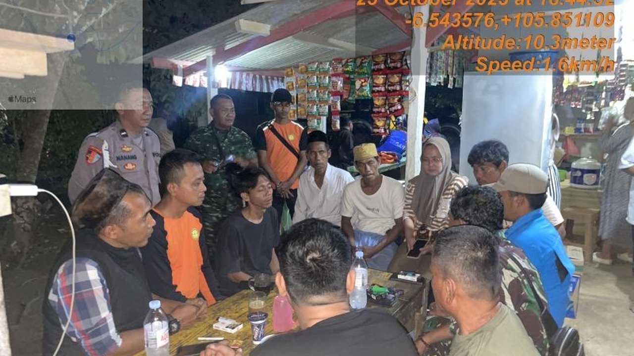 Dua **bocah terbawa arus Sungai Ciliman** di Pandeglang setelah perahu yang mereka gunakan putus tali. Basarnas Banten dan tim gabungan segera melancarkan pencarian intensif untuk Haikal dan Habibi.