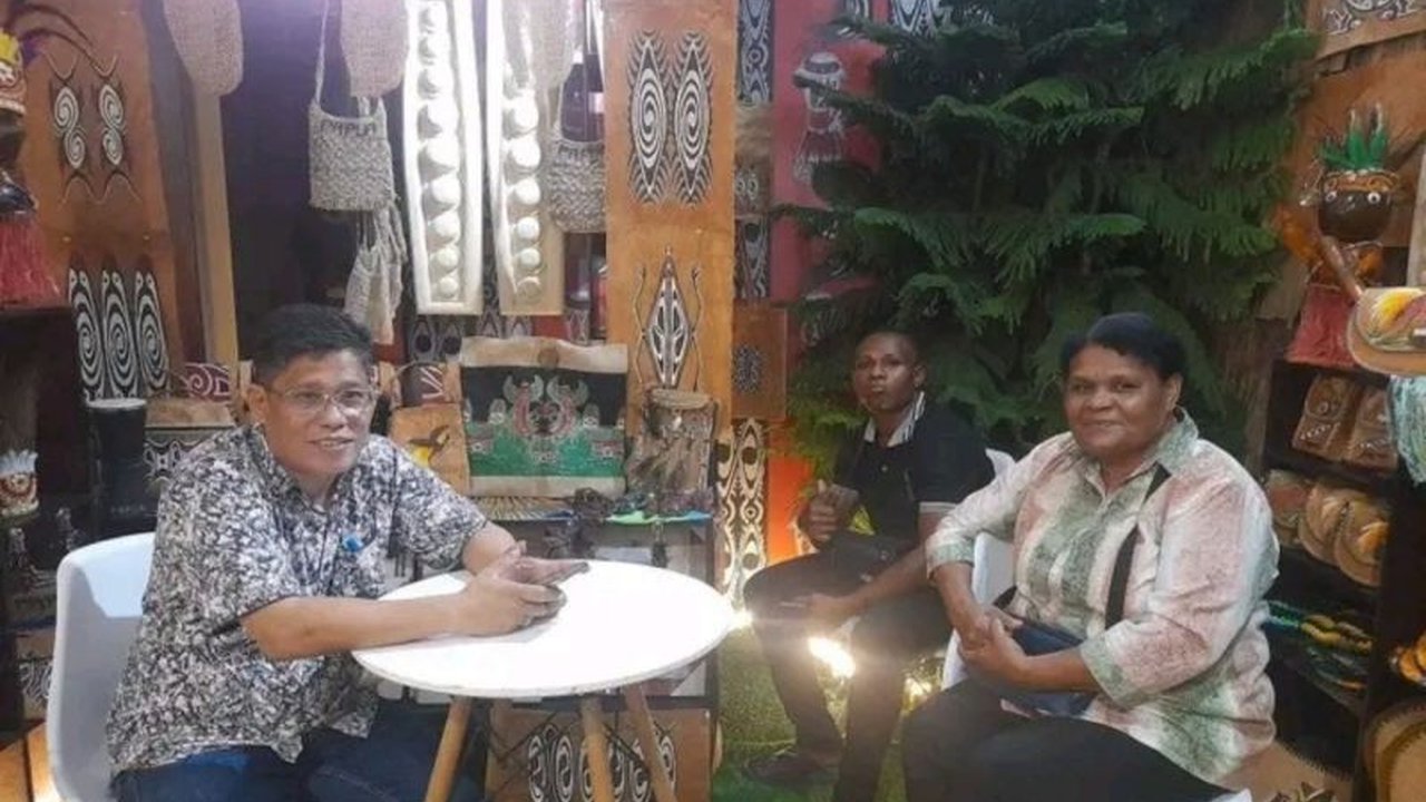 UMKM Jayapura kini tak lagi terbatas pasar lokal. Dengan digitalisasi, produk khas Papua sukses menembus pasar nasional, membuka peluang besar dan meningkatkan pendapatan pelaku usaha.