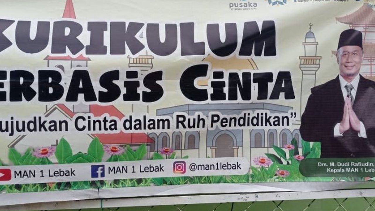 MAN 1 Lebak memperkenalkan Kurikulum Berbasis Cinta (KBC) untuk membendung degradasi moral. Simak bagaimana pendekatan unik ini membentuk karakter siswa!