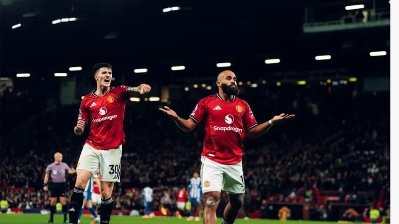 Manchester United melanjutkan tren positif dengan mengalahkan Brighton 4-2 di Old Trafford, meraih kemenangan ketiga beruntun dan menembus posisi empat besar Liga Inggris. Bagaimana jalannya pertandingan?
