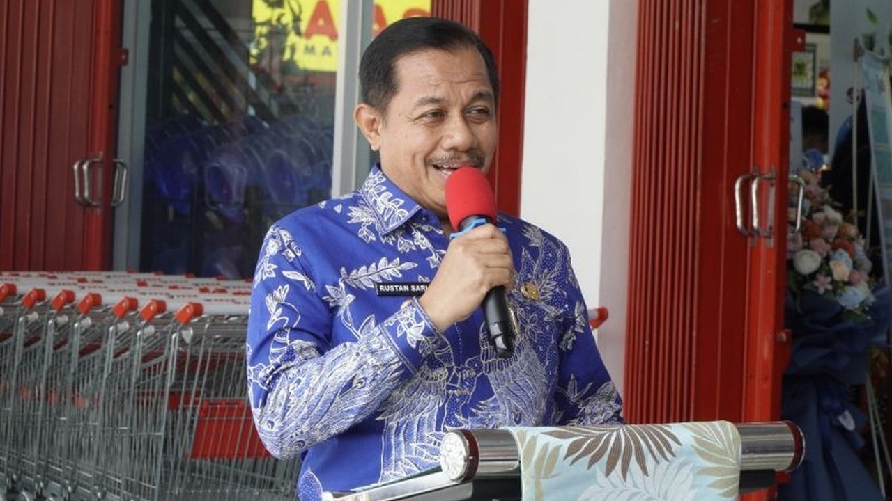 Pemerintah Kota Jayapura mendesak pemilik toko memastikan ketersediaan stok bahan pokok jelang Natal 2025 dan Tahun Baru 2026, antisipasi kelangkaan dan inflasi daerah.