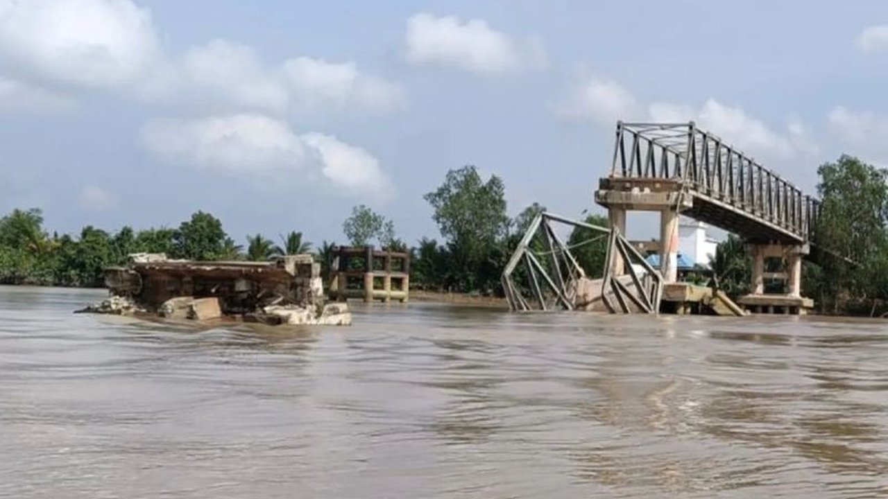 Pemkab Muba memastikan pembangunan Jembatan P6 Lalan yang ambruk ditabrak tongkang akan dilanjutkan, dengan pendanaan dari pihak terkait; bagaimana jika dana tak terkumpul?