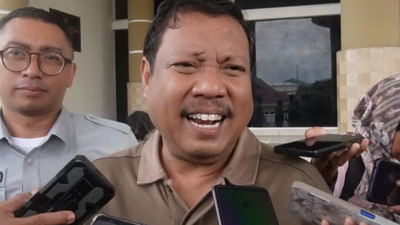 Pemerintah Kota Pangkalpinang gencar melakukan Pengerukan Sungai Pangkalpinang untuk mengatasi pendangkalan dan mencegah banjir saat musim hujan tiba. Akankah upaya ini efektif?
