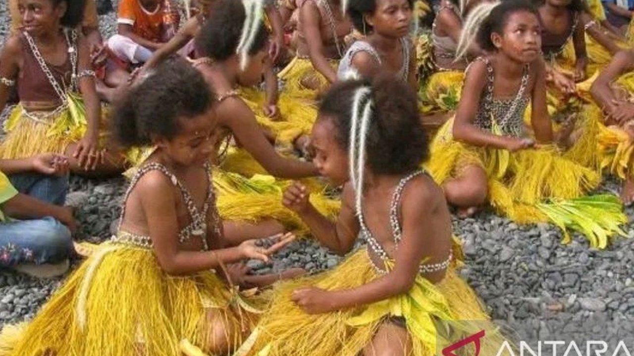 Pemerintah Kabupaten Jayapura menggelar Pentas Budaya Jayapura di Pantai Amai, menggerakkan ekonomi kreatif pesisir melalui seni, digitalisasi, dan perlindungan HKI. Bagaimana dampaknya?
