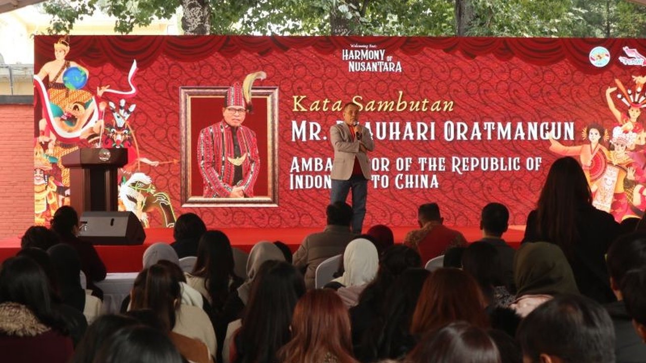 Kedutaan Besar Republik Indonesia (KBRI) Beijing baru saja menyambut lebih dari 700 Mahasiswa Indonesia di China angkatan 2025/2026. Acara ini menjadi momentum penting untuk mempererat hubungan bilateral dan mempersiapkan generasi penerus bangsa.