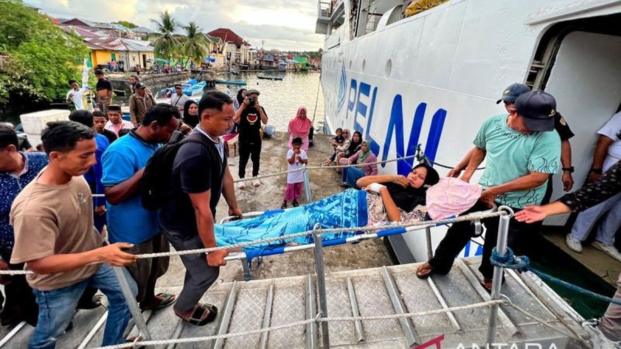 Di tengah keterbatasan akses, Kapal Pelni Banda Neira menjadi jembatan utama yang menjaga denyut ekonomi, logistik, dan kemanusiaan. Bagaimana kapal ini menjadi harapan bagi ribuan jiwa?