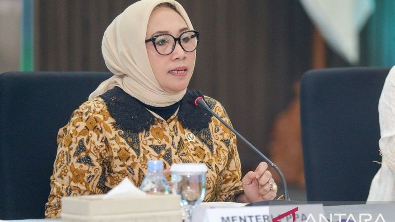 KemenPPPA serius pastikan anak perempuan (16) di Bandar Lampung yang sempat putus sekolah kini kembali sekolah lewat Kejar Paket B. Simak langkah konkret pemerintah demi hak pendidikan anak!